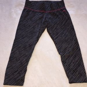 PUMA CROPPED PANTS